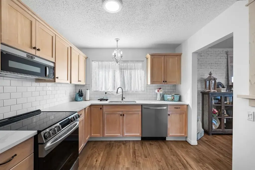 217 Acacia Crescent SE