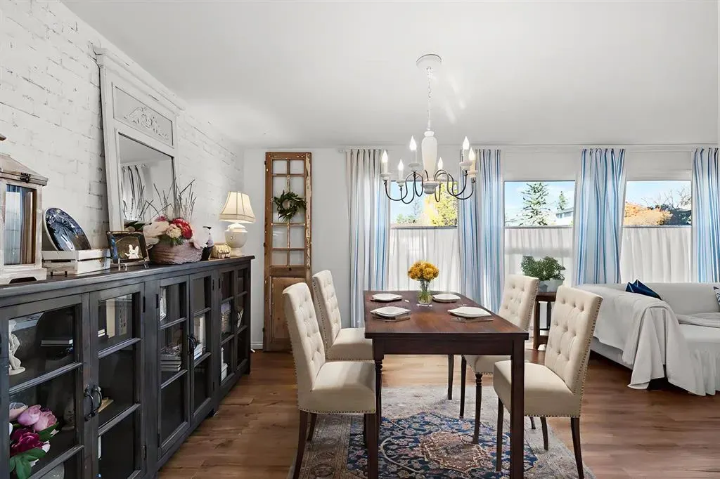 217 Acacia Crescent SE