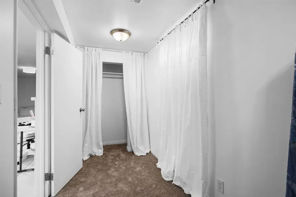 217 Acacia Crescent SE