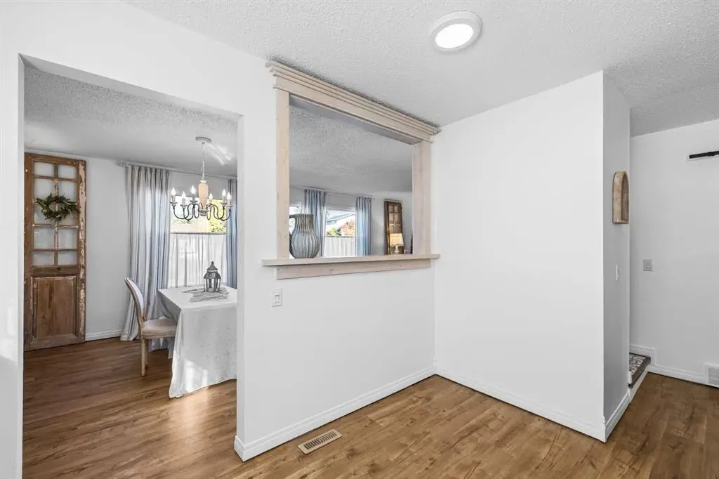 217 Acacia Crescent SE