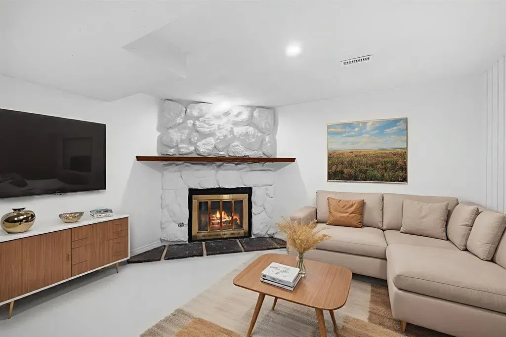 217 Acacia Crescent SE