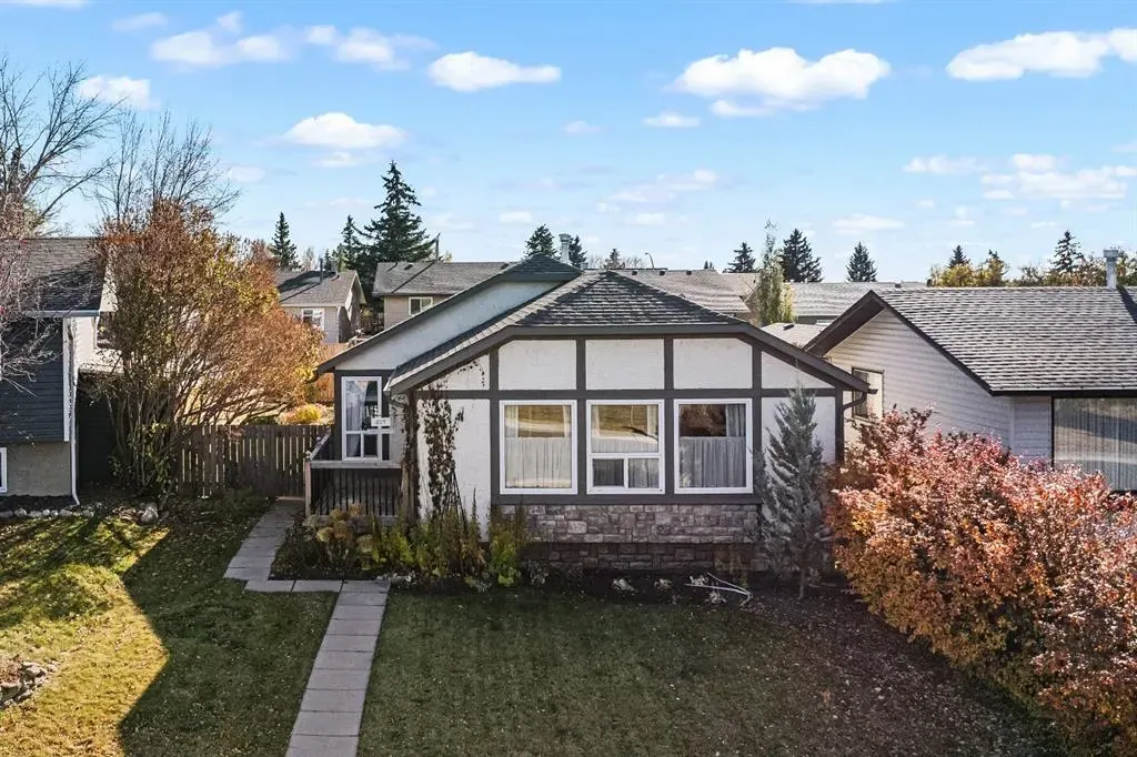 217 Acacia Crescent SE