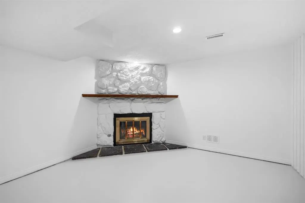 217 Acacia Crescent SE