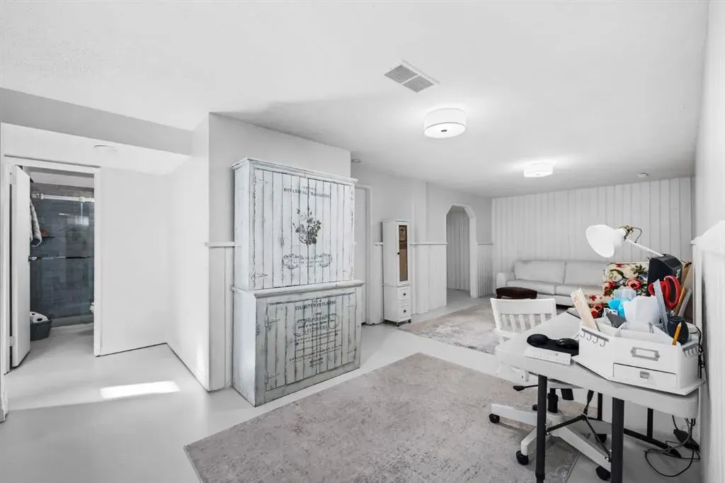 217 Acacia Crescent SE