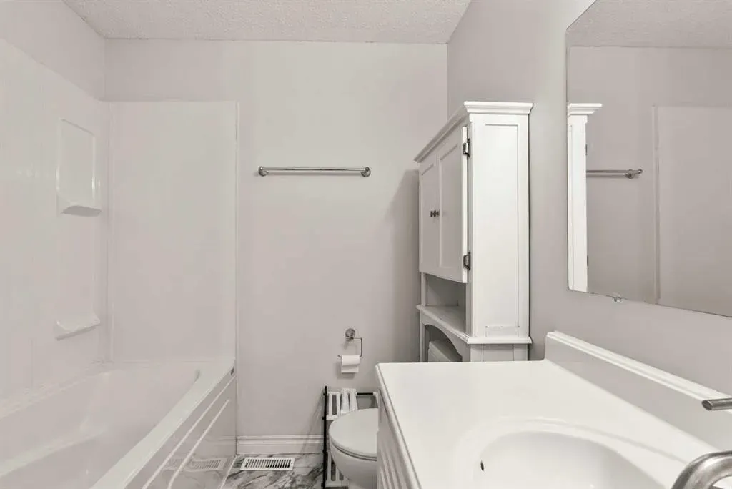 195 Manora Place NE, #4