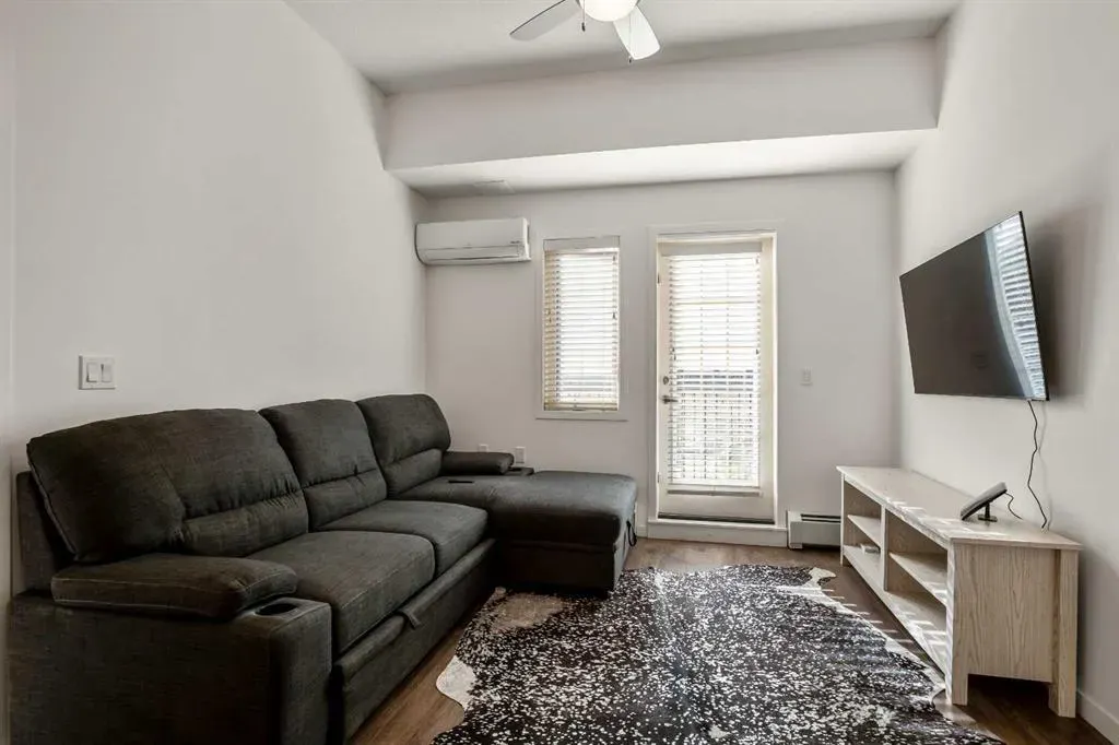 30 Mahogany Mews SE, #402