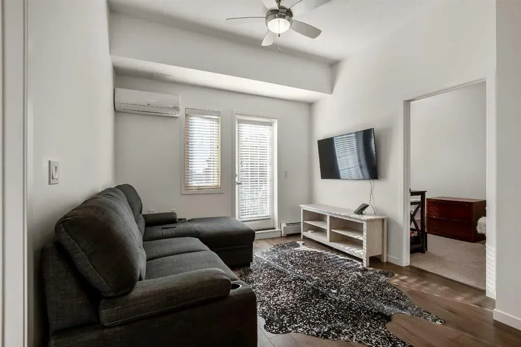 30 Mahogany Mews SE, #402