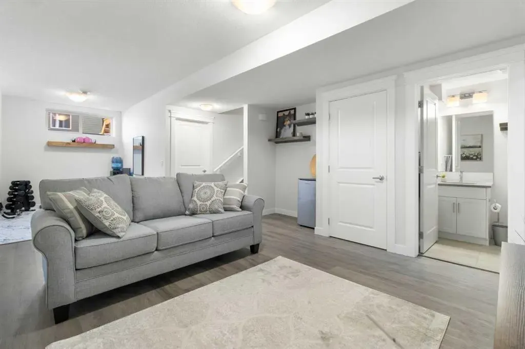 112 Fireside Crescent