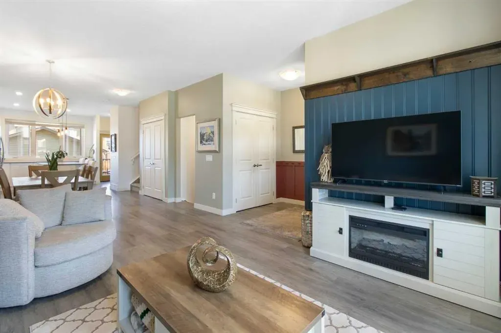 112 Fireside Crescent