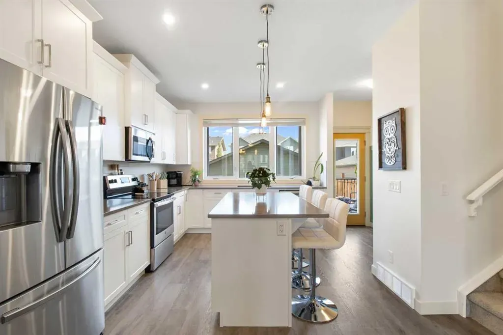 112 Fireside Crescent