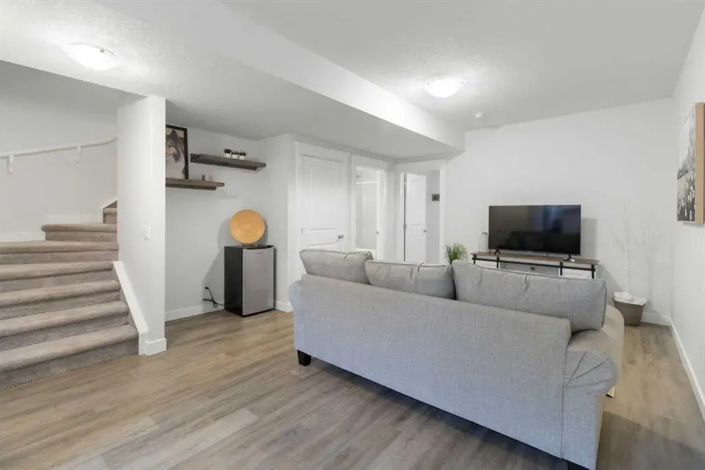 112 Fireside Crescent