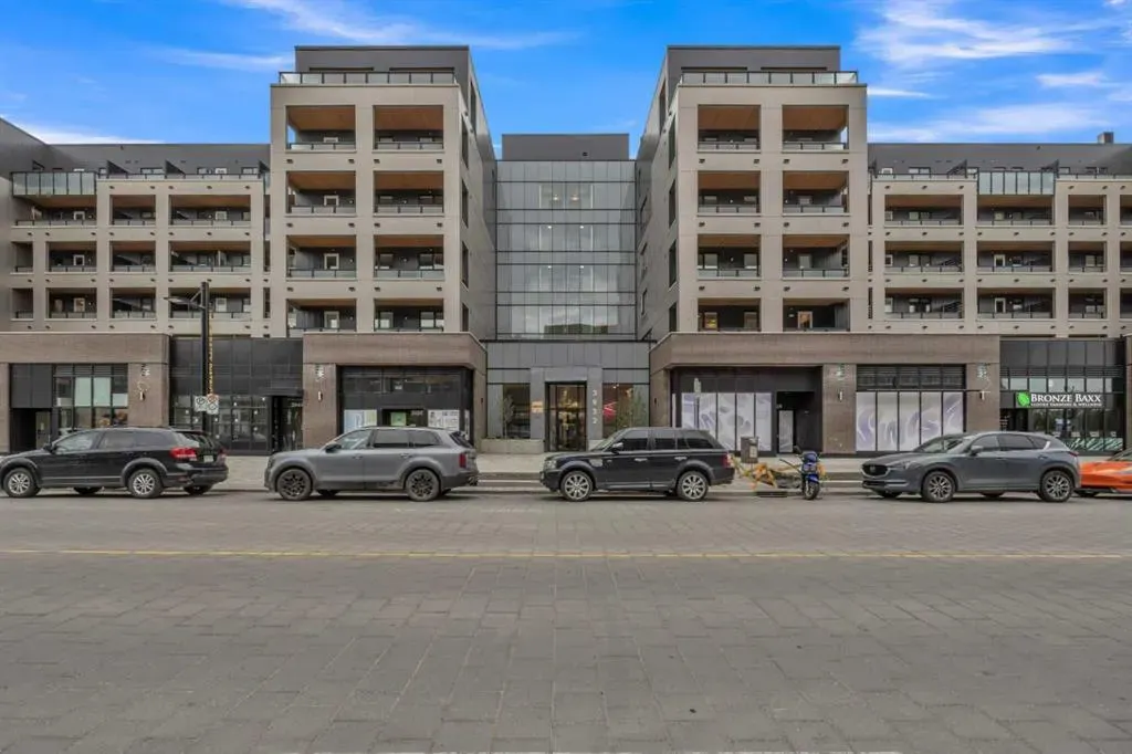 3932 University Avenue NW, #424