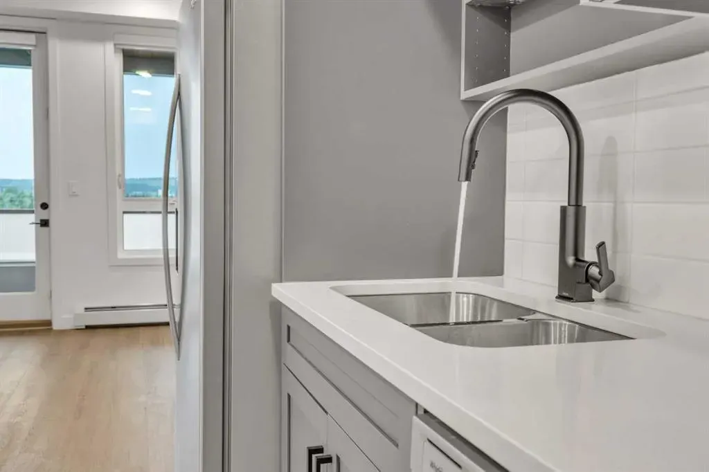 3932 University Avenue NW, #424