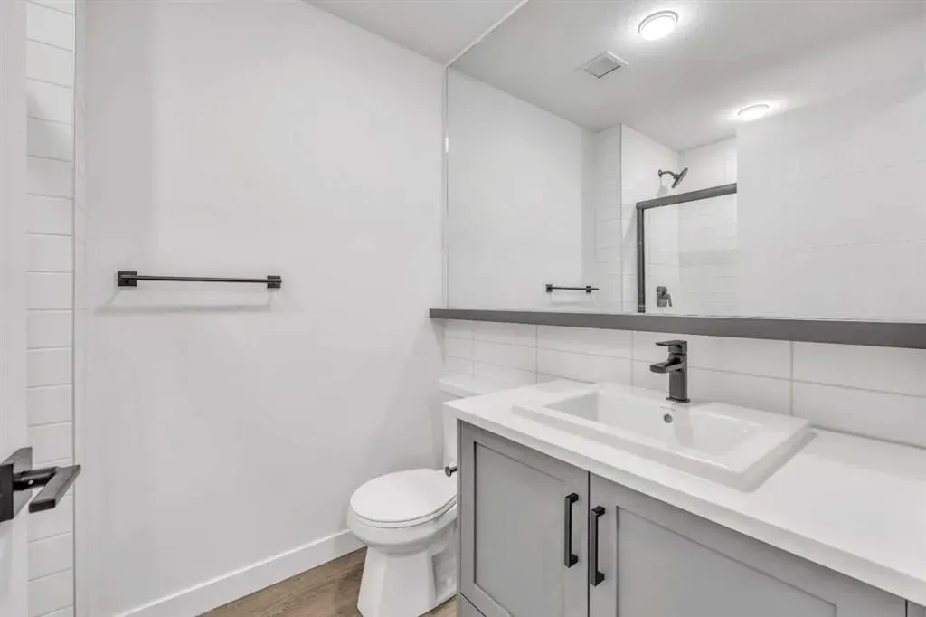 3932 University Avenue NW, #424