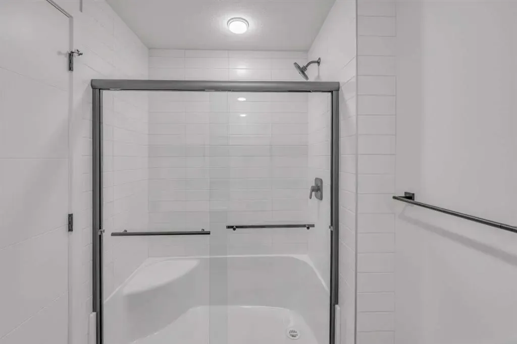 3932 University Avenue NW, #424