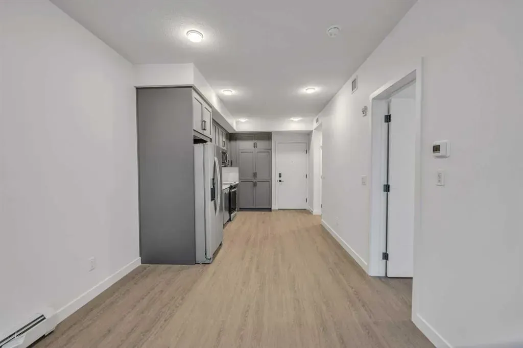 3932 University Avenue NW, #424