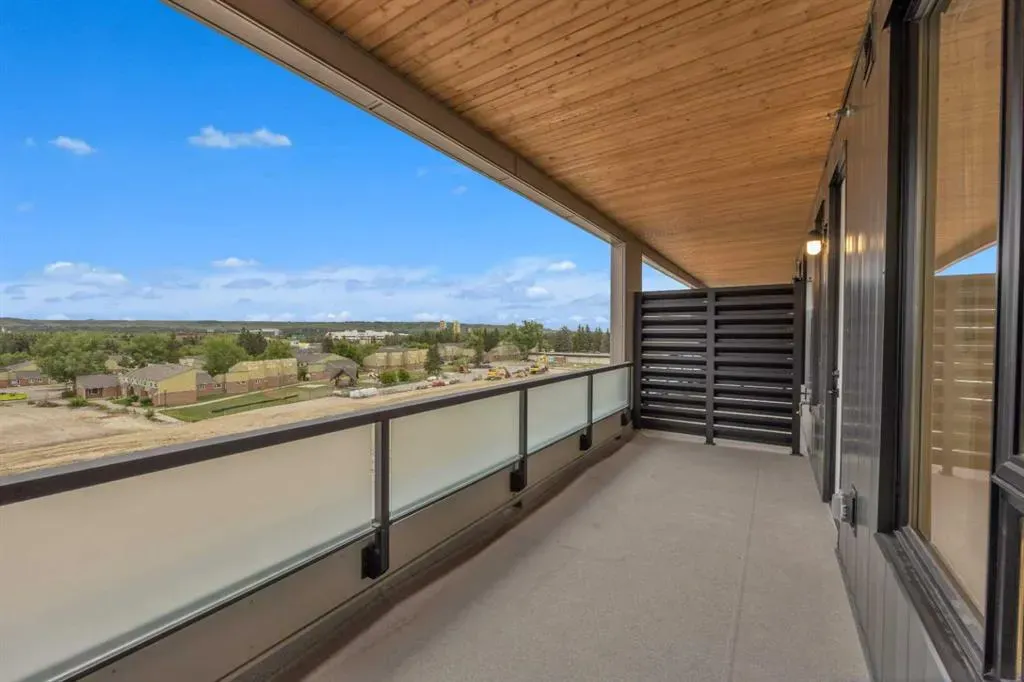 3932 University Avenue NW, #424