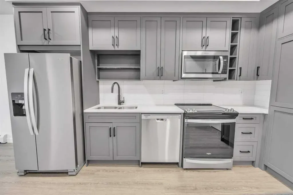 3932 University Avenue NW, #424