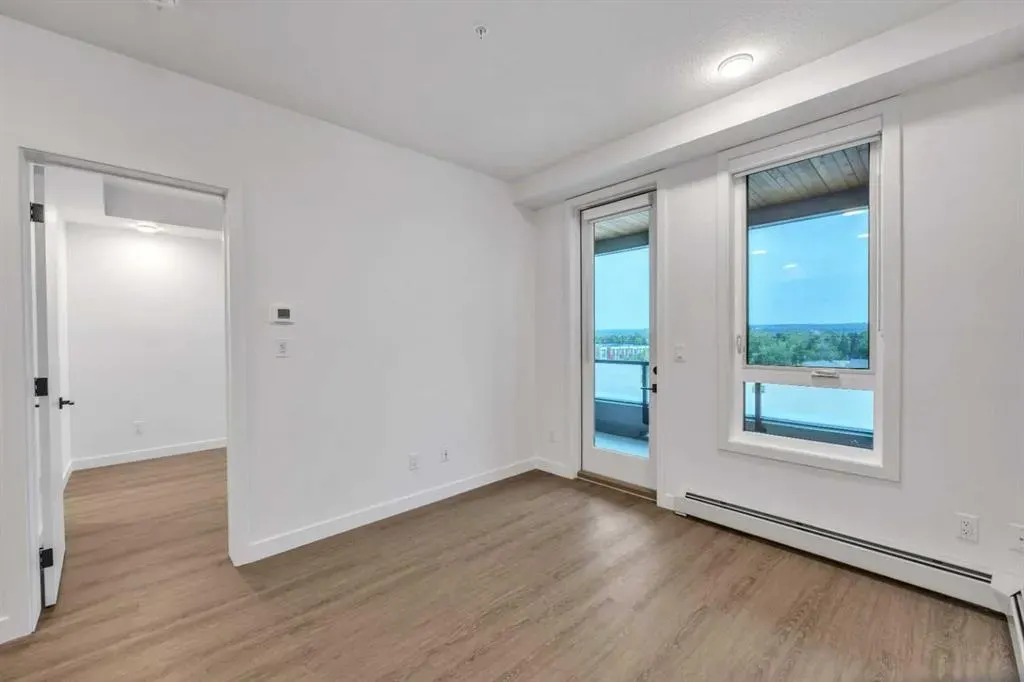 3932 University Avenue NW, #424