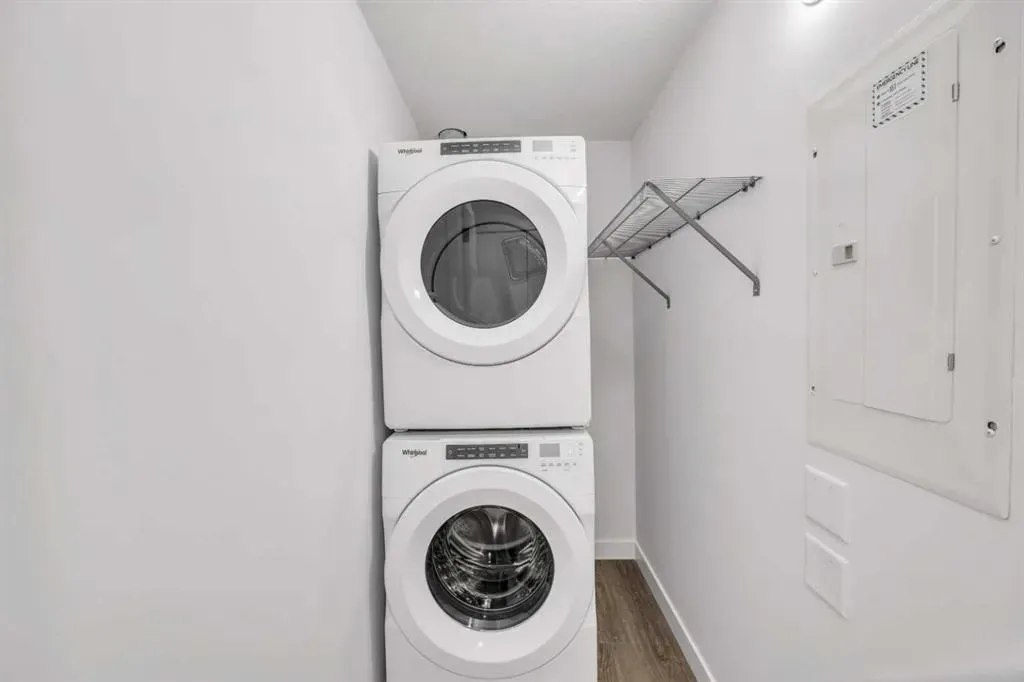 3932 University Avenue NW, #424