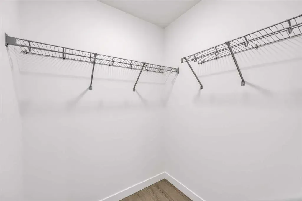 3932 University Avenue NW, #424