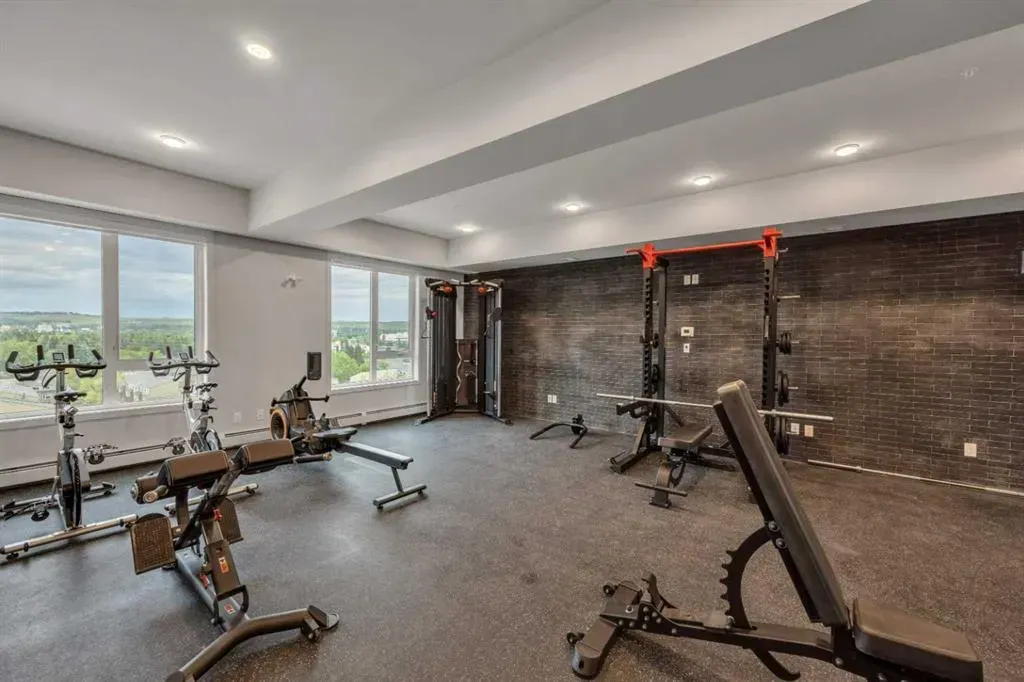 3932 University Avenue NW, #424