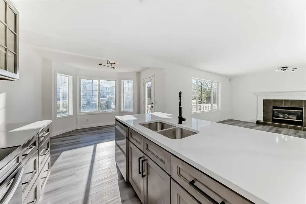 289 Canals Circle SW