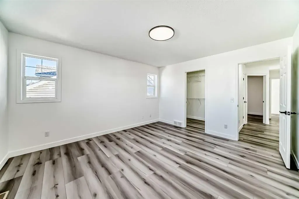 289 Canals Circle SW