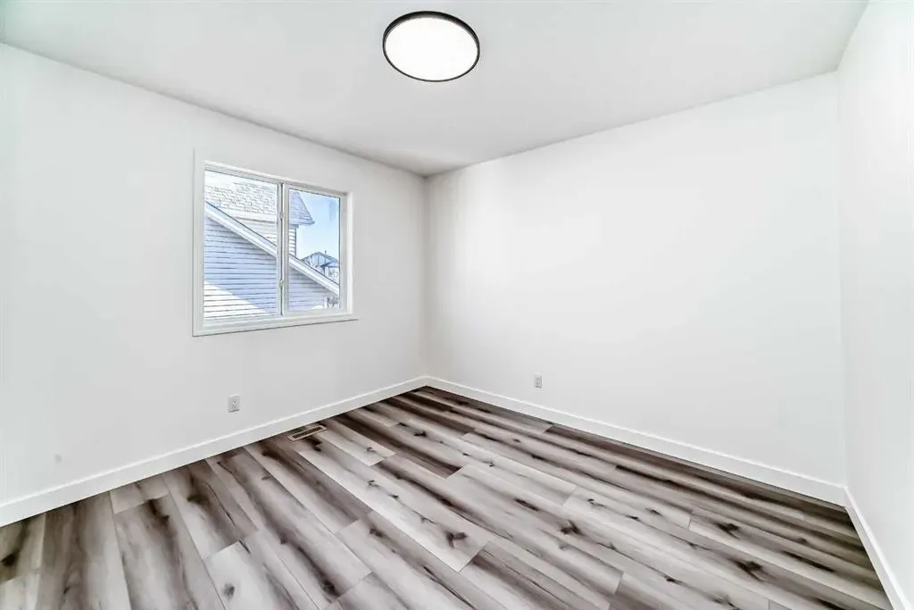 289 Canals Circle SW