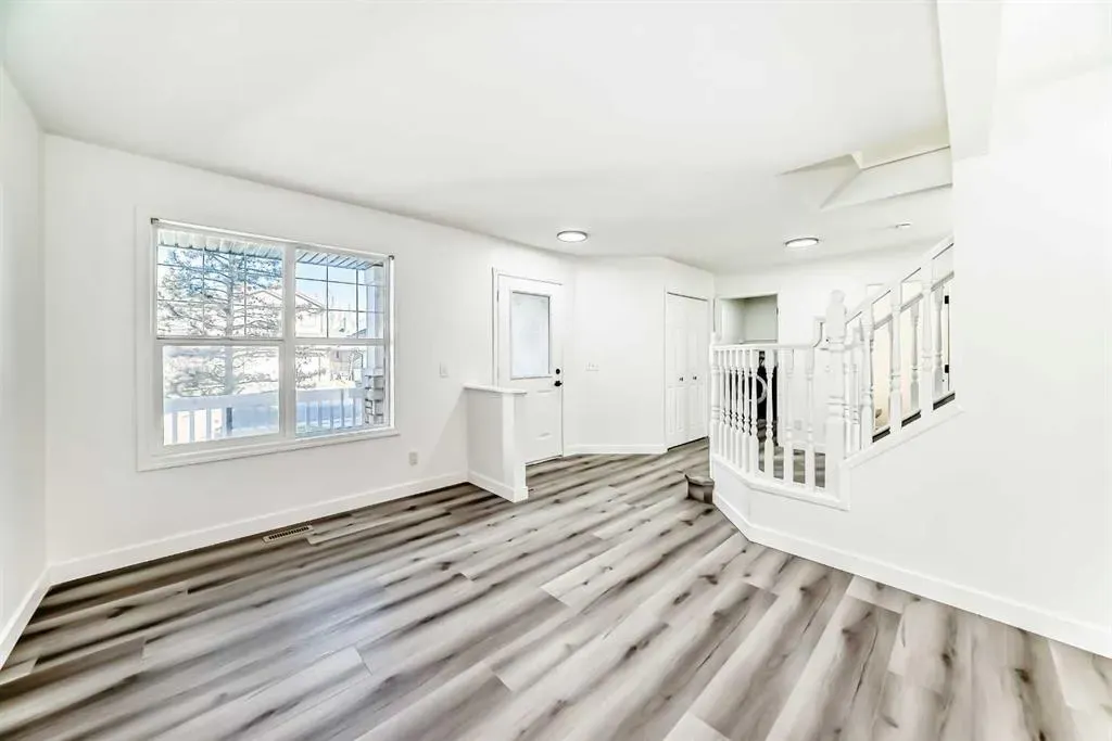 289 Canals Circle SW