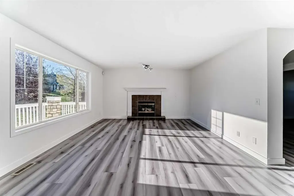 289 Canals Circle SW