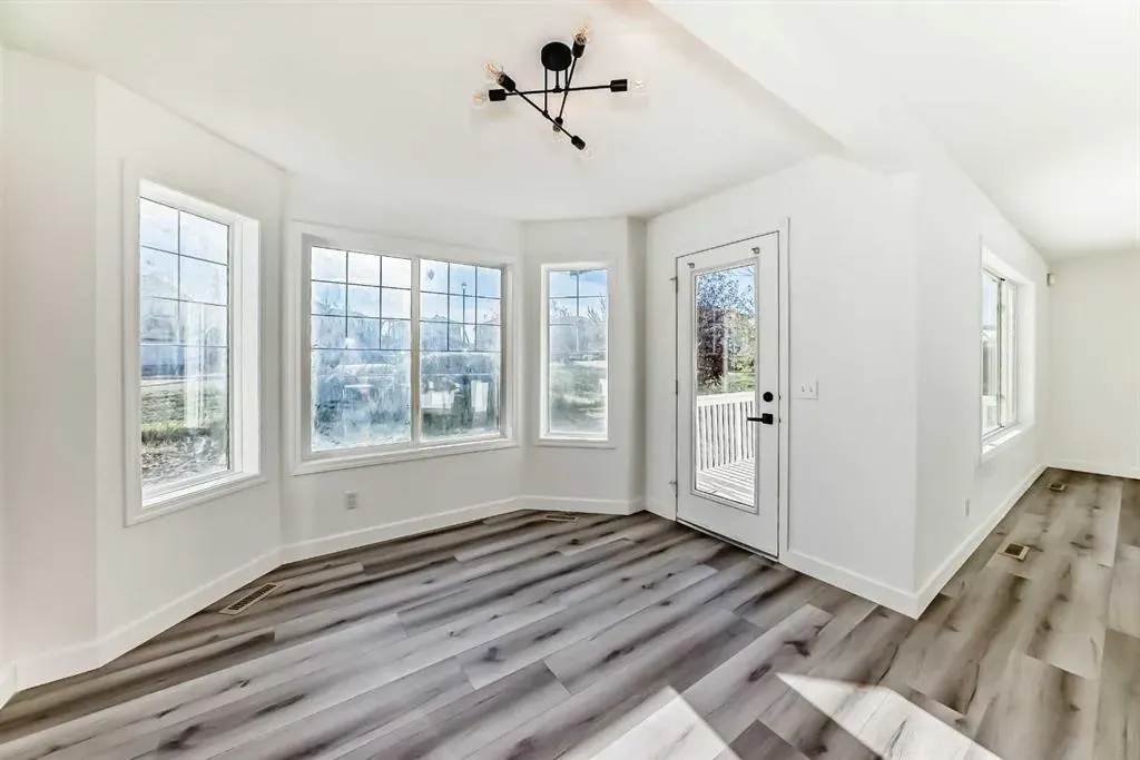 289 Canals Circle SW