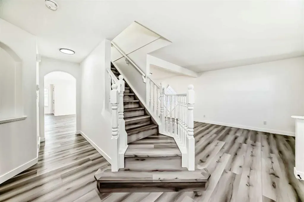 289 Canals Circle SW