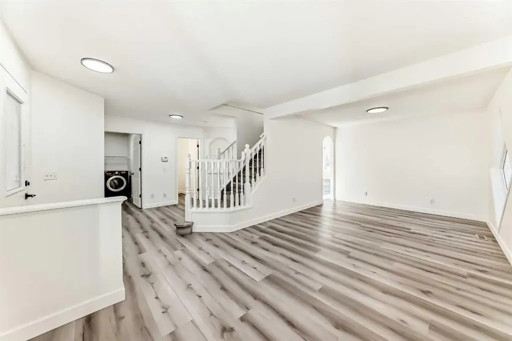 289 Canals Circle SW