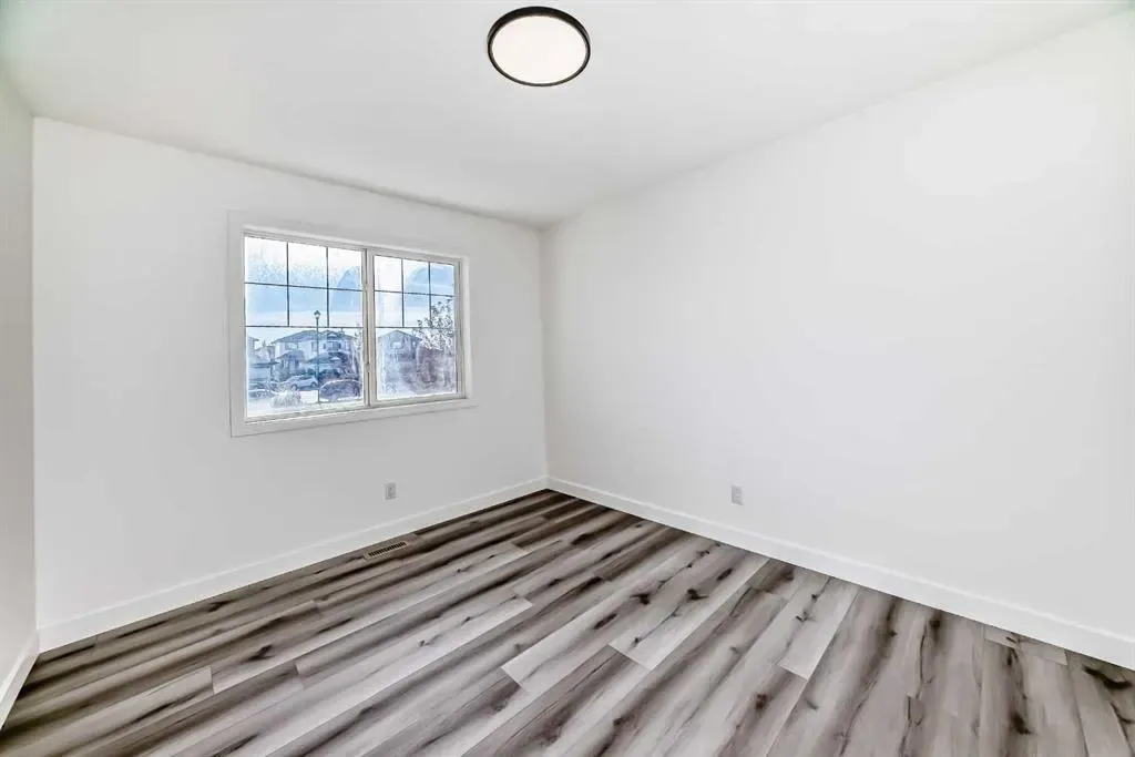 289 Canals Circle SW