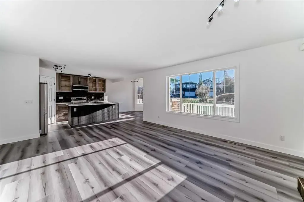 289 Canals Circle SW