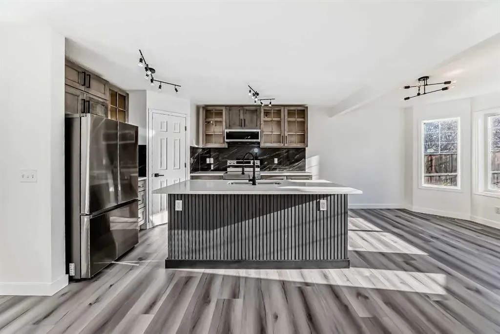 289 Canals Circle SW