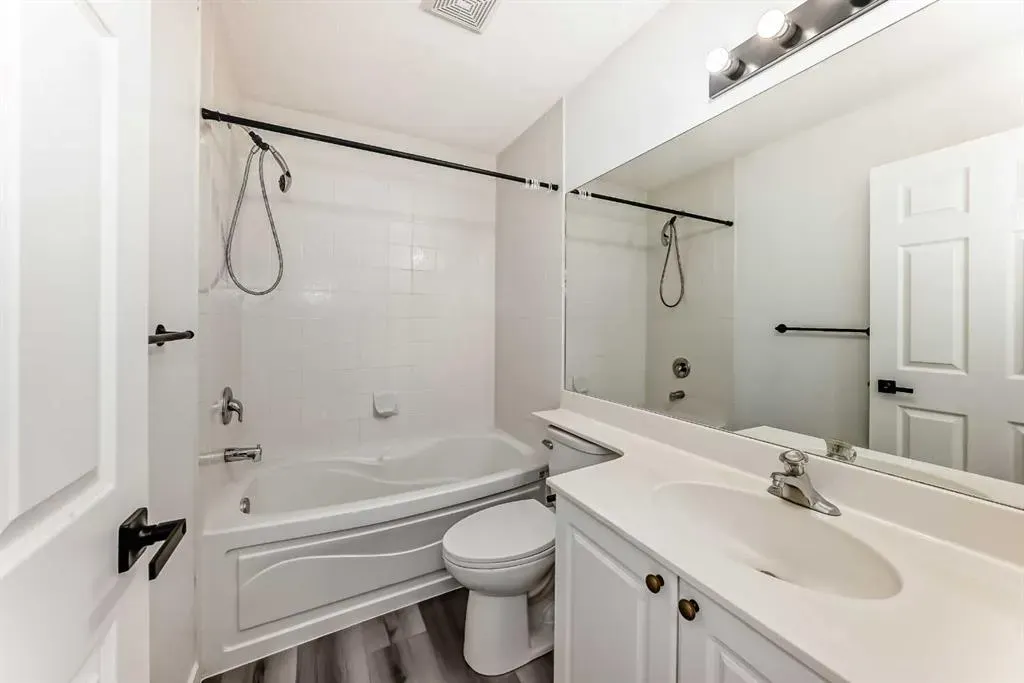 289 Canals Circle SW