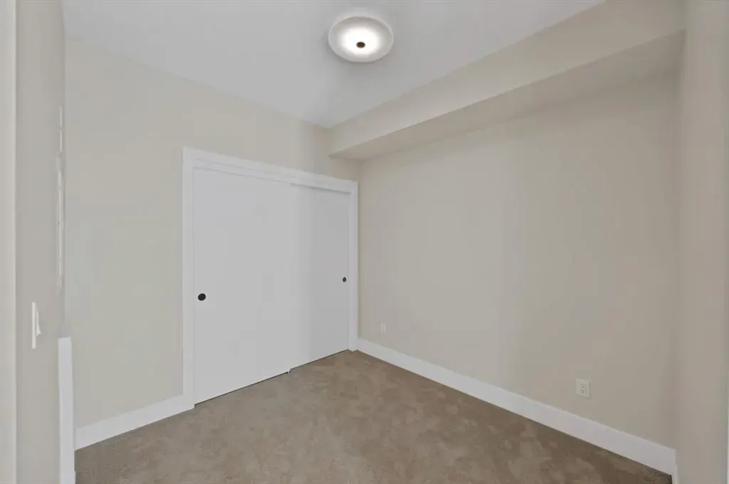 370 Dieppe Drive SW, #401