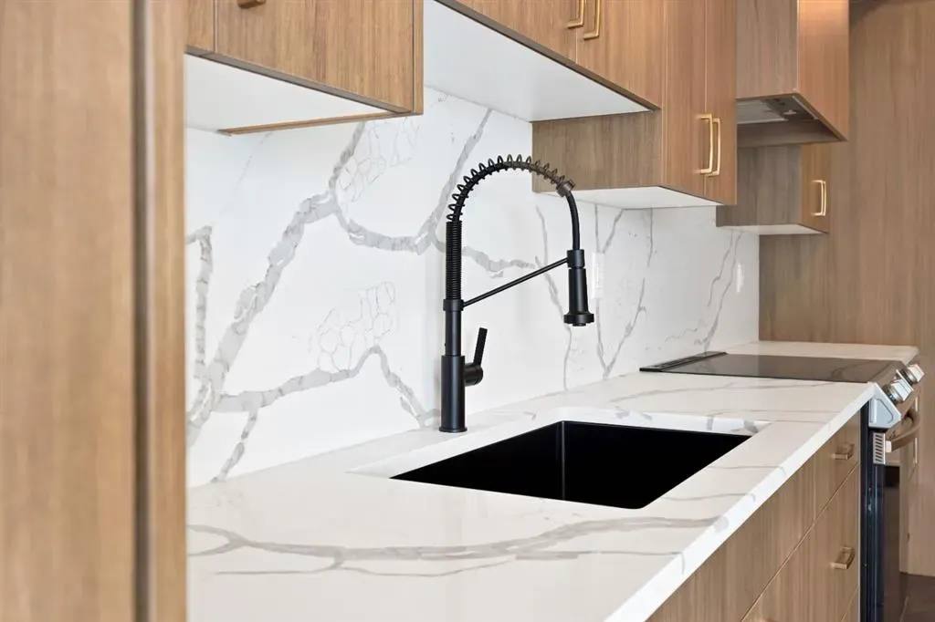 370 Dieppe Drive SW, #401