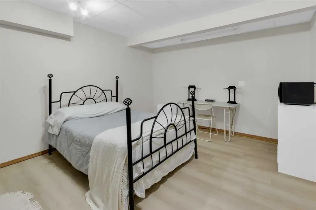 50 Christie Gardens SW