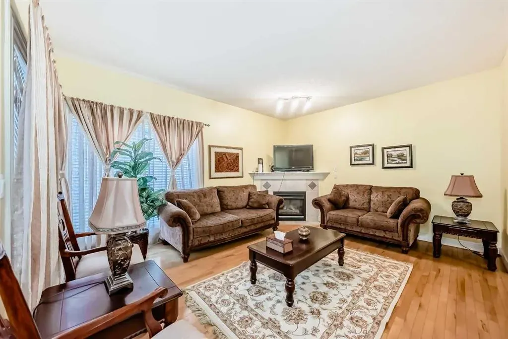 187 Bridlewood View SW