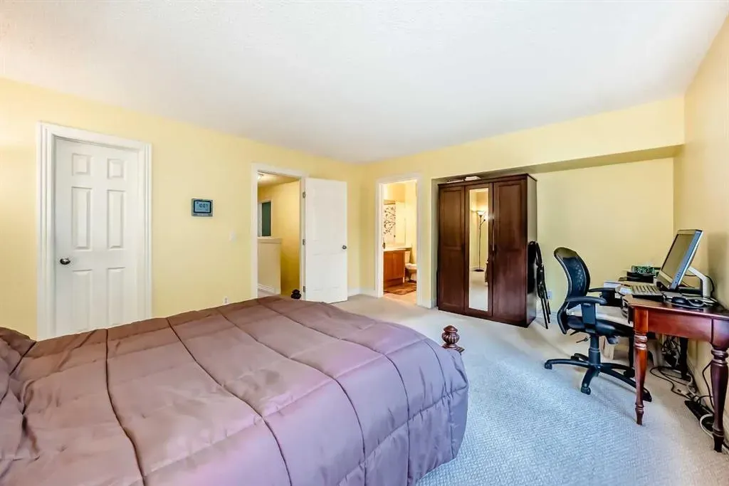 187 Bridlewood View SW