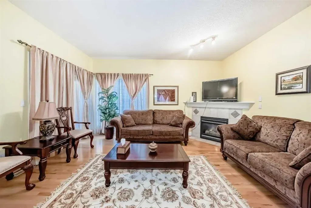 187 Bridlewood View SW