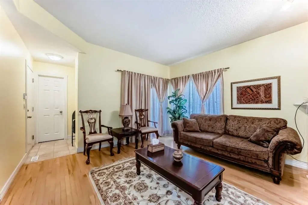 187 Bridlewood View SW