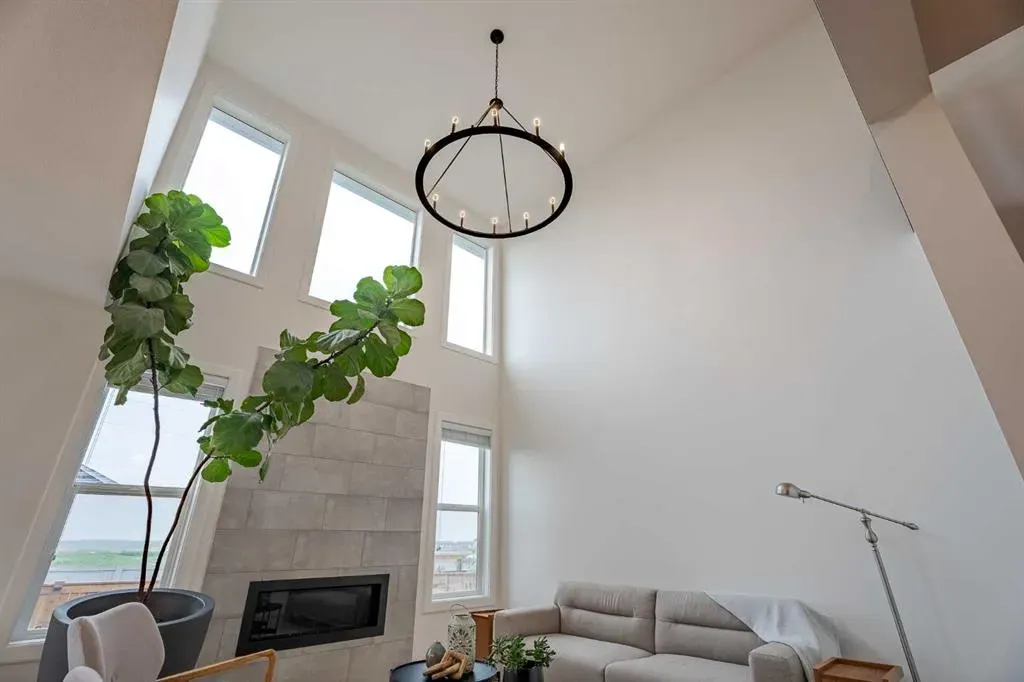 2148 Ravensdun Crescent SE