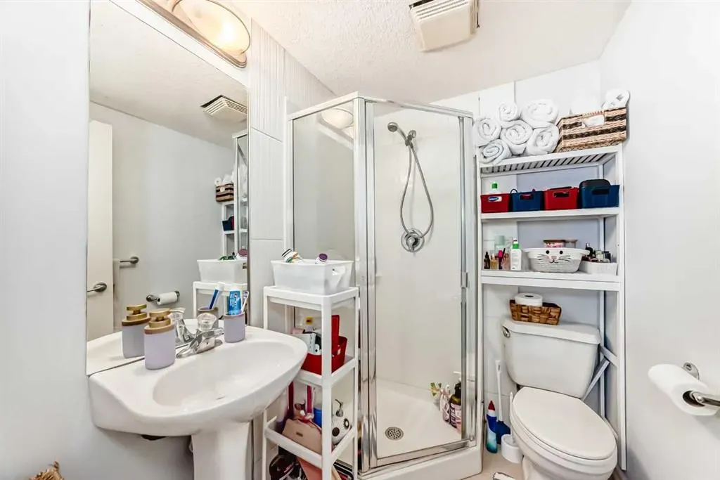 7716 bowness Road NW