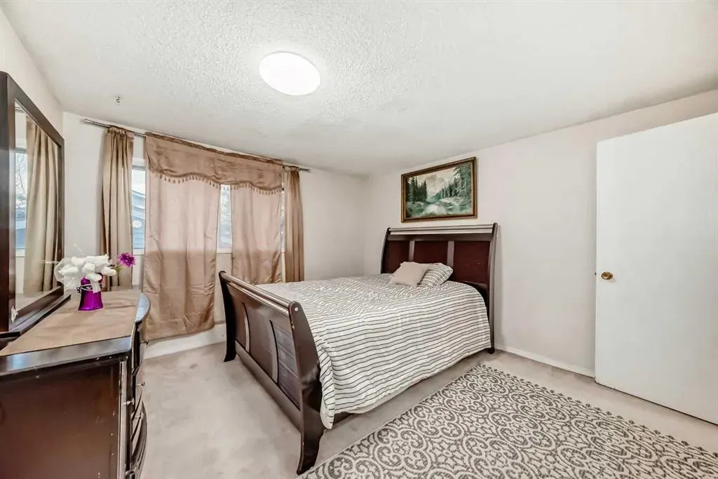 103 Pinehill Place NE, #3