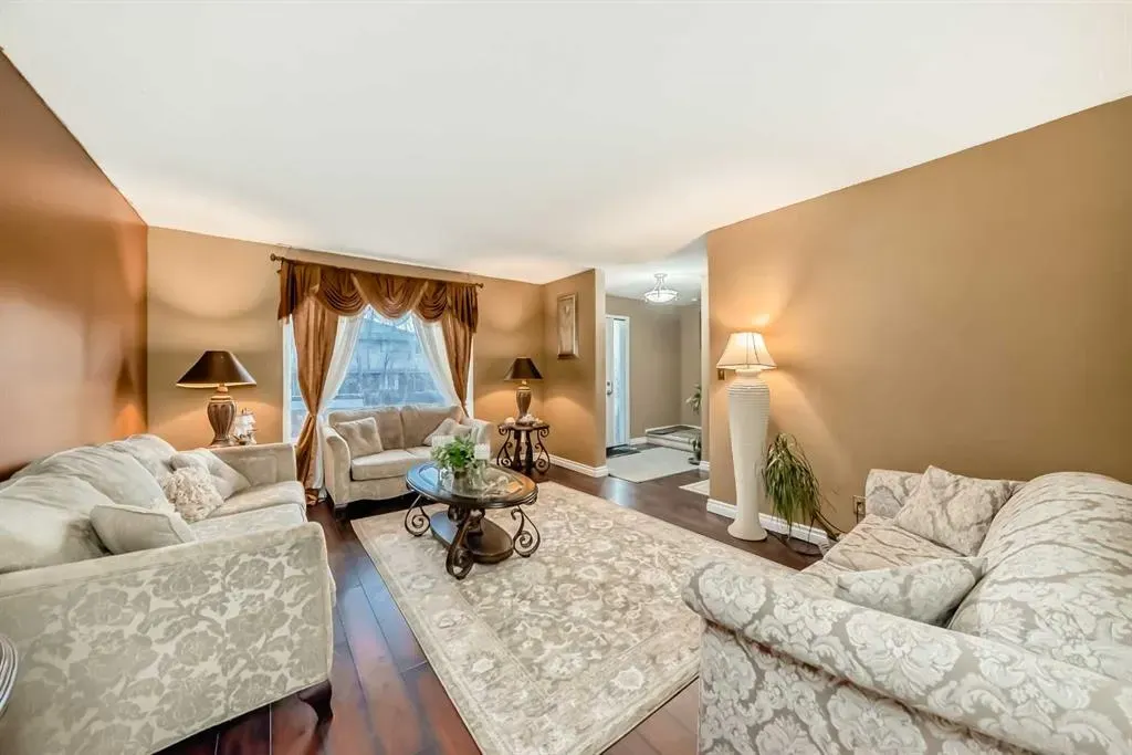 103 Pinehill Place NE, #3