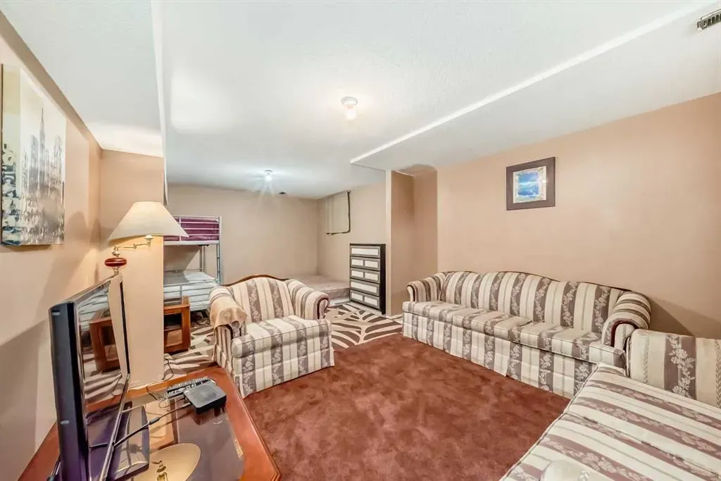 103 Pinehill Place NE, #3